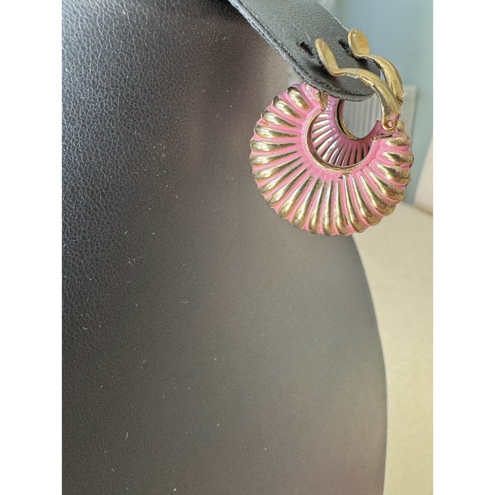 Vintage Pink Enamel‎ Gold Tone Ribbed Hoop Clip On Earrings Retro Statement